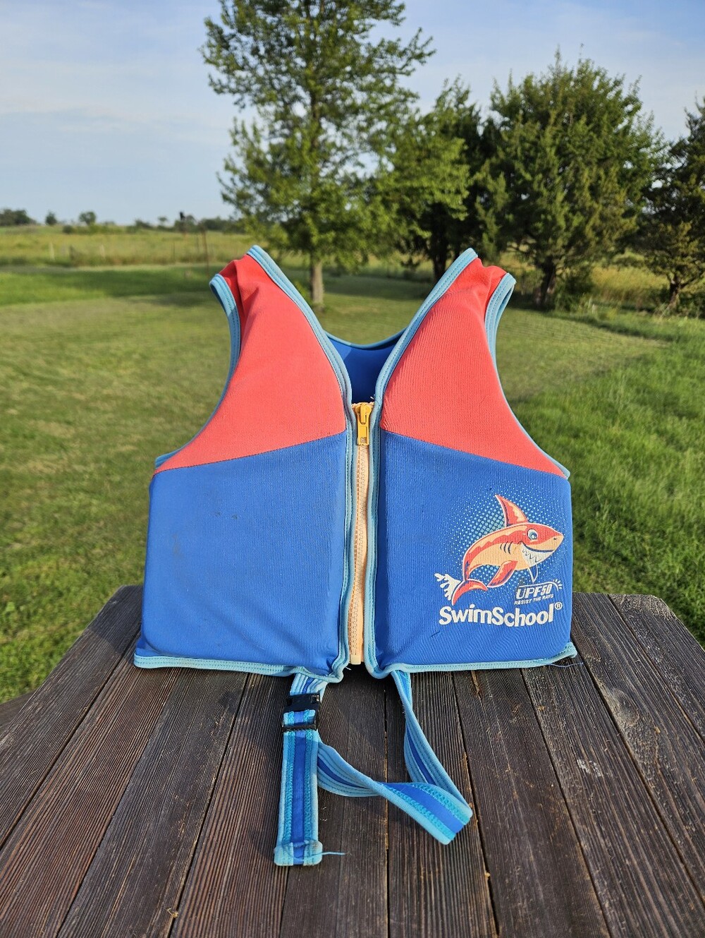 Swim School - Swim Trainer Vest - UPF50 AGE 4 TO 6 YRS.  UP TO 50LBS Life Jacket